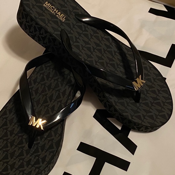Michael Kors FlipFlop Size -11 M - Picture 1 of 4
